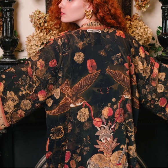 ⭐️NEW⭐️ Heart of Gold Vintage Victorian Art Full Length Duster Robe - Picture 4 of 15